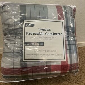 New in plastic! Twin XL comforter.
